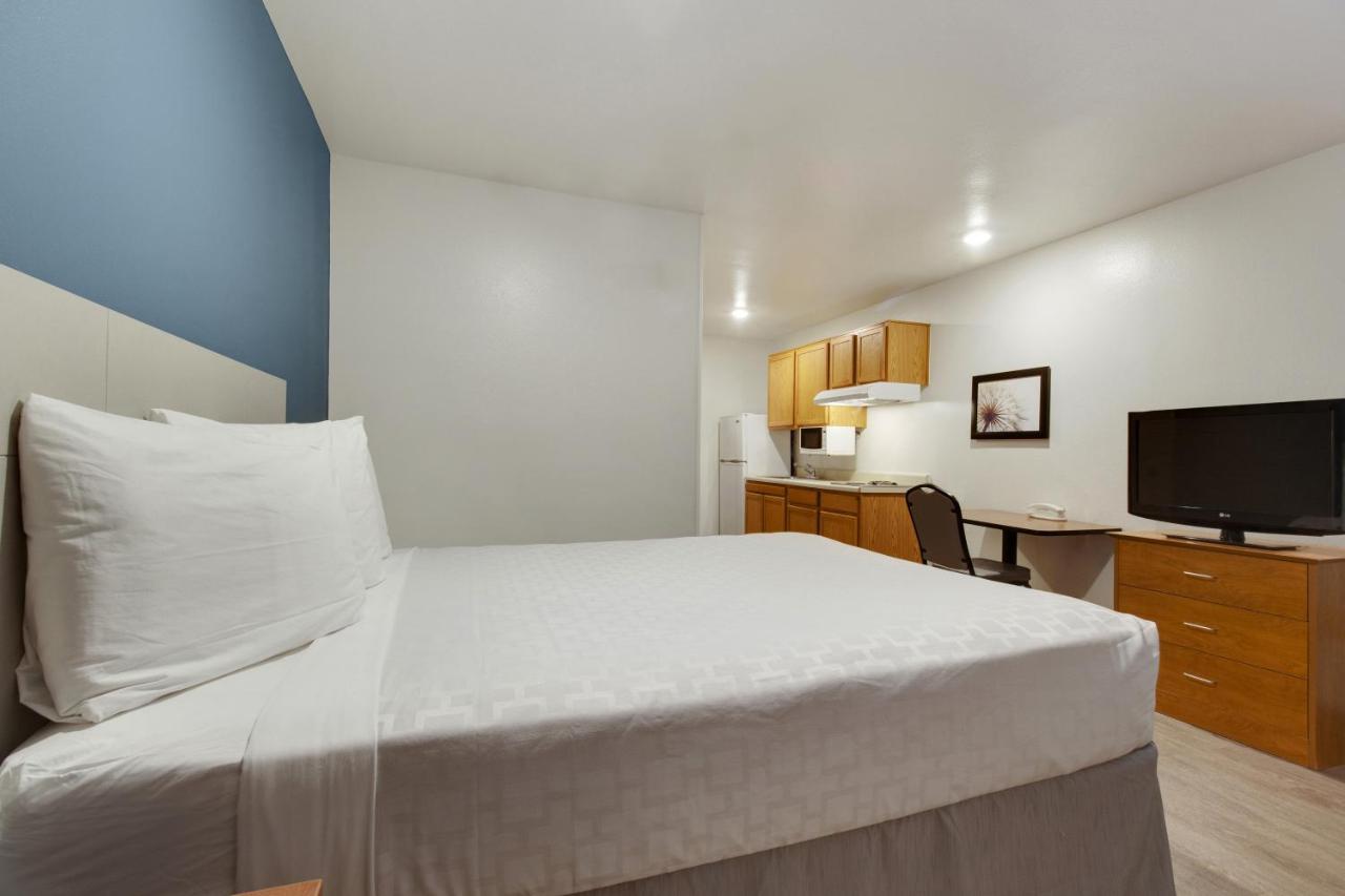 Woodspring Suites Houston Willowbrook Exterior photo